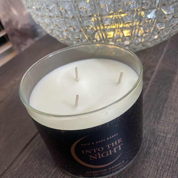 Bath & Body Works Into The Night 3 Wick Candle - Picture 3 of 6